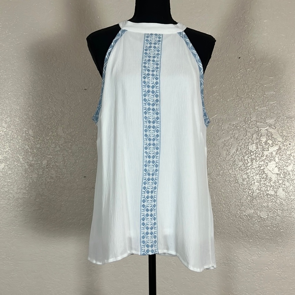 1730 NWOT Cato Sleeveless Embroidery Accents Back Cutout Blouse. SzXL